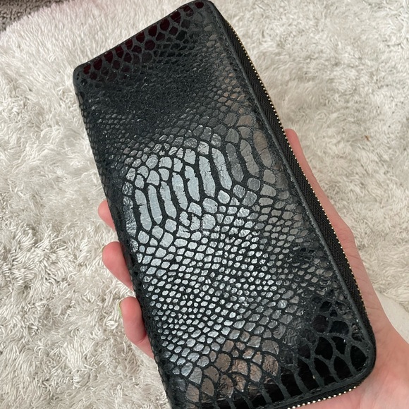 Michael Kors full size zip around wallet - Picture 2 of 6